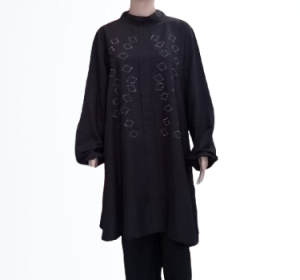 Un conjunto de dos piezas para mujer